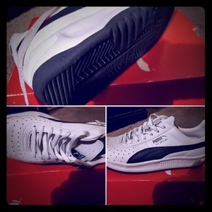 Pumas juniors size 6.5